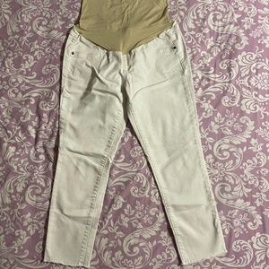 A:Glow White Maternity Capris Size 10